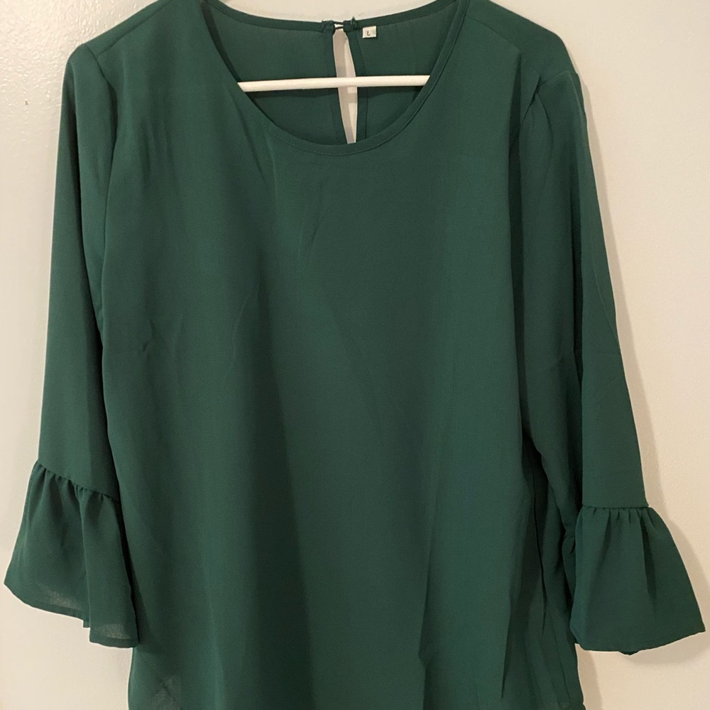 Large NWOT flowy green blouse with bell sleeves